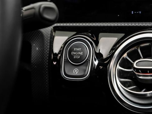 Used 2023 Mercedes-Benz CLA 250 4MATIC image 23