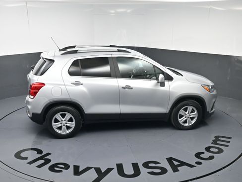 Used 2019 Chevrolet Trax LT w/ LT Convenience Package image 31