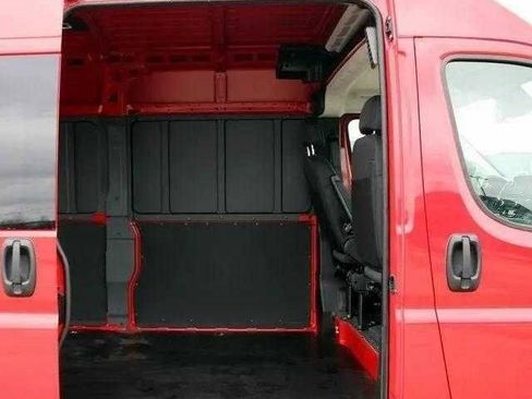 New 2025 RAM ProMaster 2500 w/ Quick Order Package 22G SLT image 8