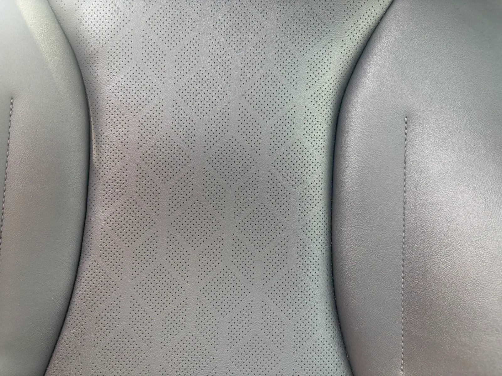 Used 2022 Kia Carnival LX FWD image 32
