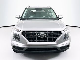 Certified 2023 Hyundai Venue SEL video 2