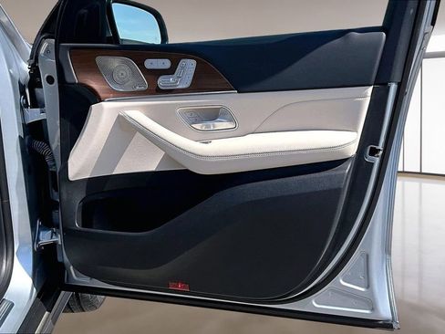 Used 2022 Mercedes-Benz GLS 450 4MATIC image 24