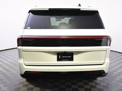 New 2026 Lincoln Navigator Reserve w/ Jet Appearance Package AWD/4WD image 5