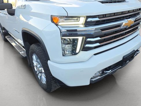 Used 2023 Chevrolet Silverado 2500 High Country w/ Z71 Off-Road Package image 10