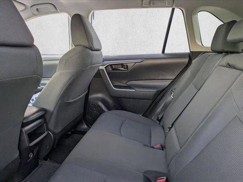 Used 2021 Toyota RAV4 LE image 17