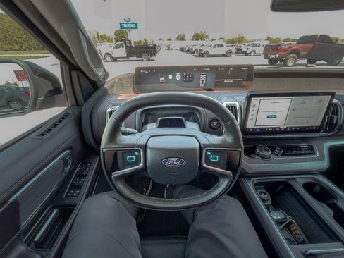 Used 2025 Ford Expedition Max Platinum w/ Platinum Ultimate Package image 18