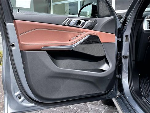 Used 2025 BMW X7 xDrive40i w/ M Sport Package image 23