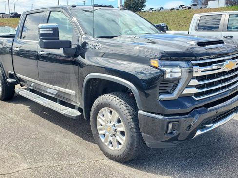 Used 2025 Chevrolet Silverado 2500 High Country w/ Technology Package image 2