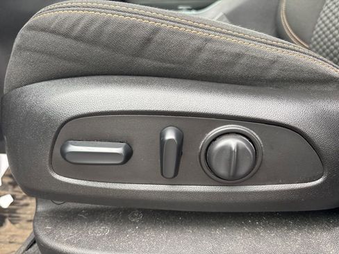 Used 2019 GMC Terrain SLE w/ Driver Convenience Package image 9