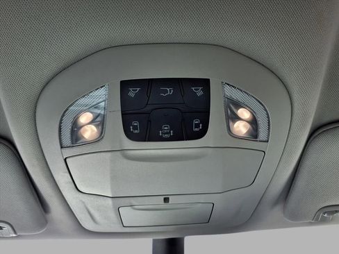Used 2024 Chrysler Pacifica Touring-L image 15