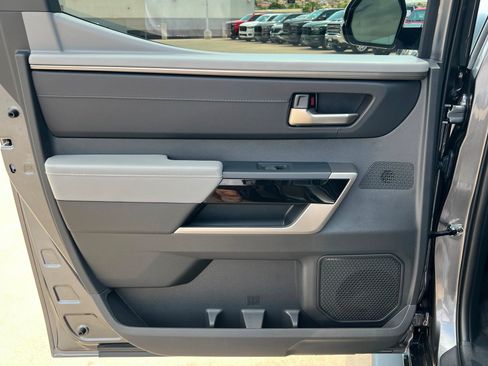 Used 2025 Toyota Tundra Limited AWD/4WD image 19