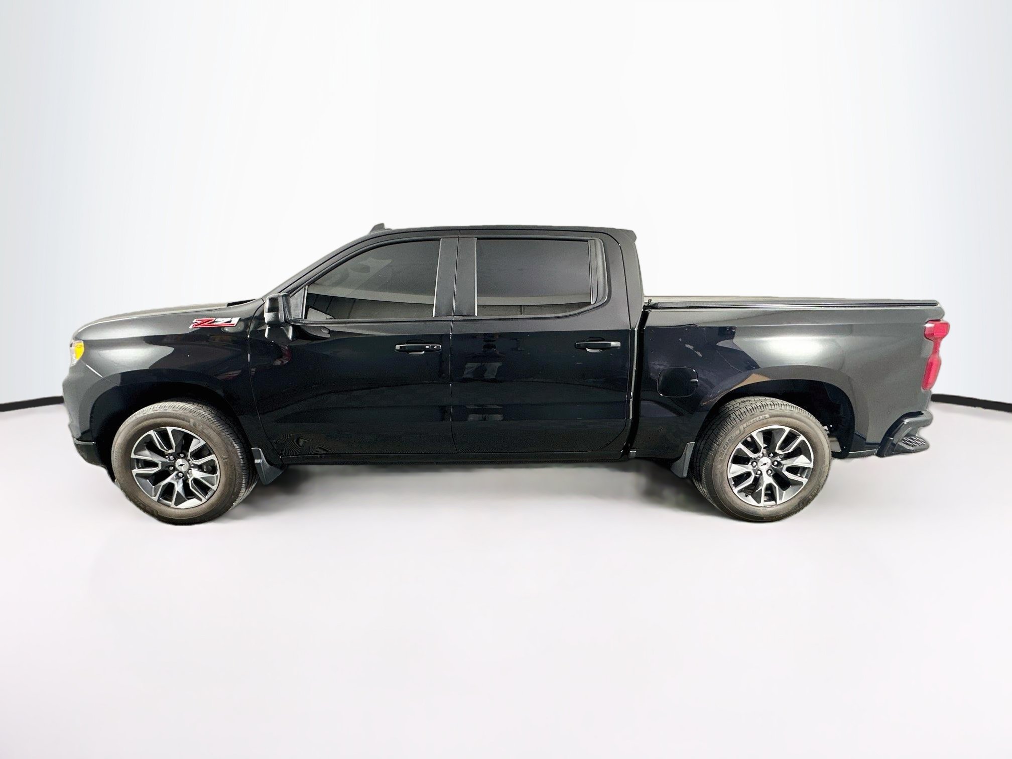 Used 2022 Chevrolet Silverado 1500 RST w/ Z71 Off-Road Package AWD/4WD image 4