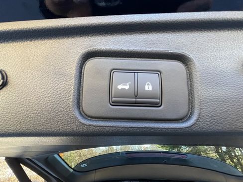 New 2025 Nissan Pathfinder SV image 24