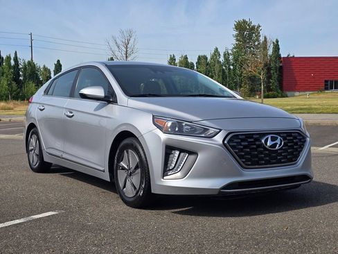 Used 2022 Hyundai Ioniq SE FWD image 7