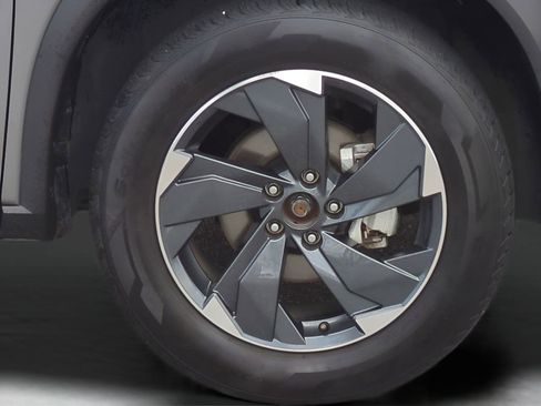 Used 2024 Nissan Rogue SV image 11