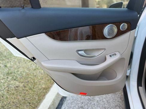 Used 2017 Mercedes-Benz GLC 300 4MATIC image 44