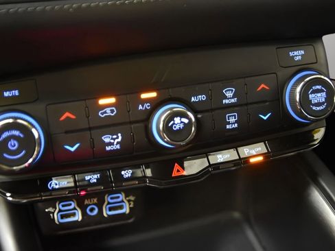 Used 2022 Dodge Durango SXT image 29