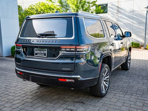 Used 2023 Jeep Grand Wagoneer Series III AWD/4WD image 5