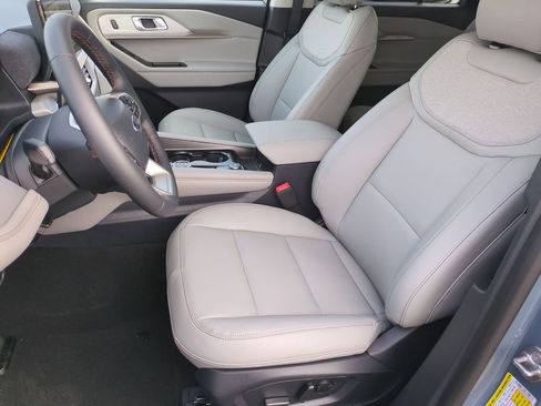 New 2026 Ford Explorer Active image 16