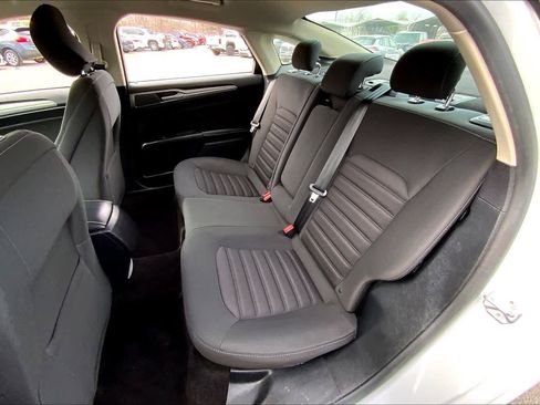Used 2018 Ford Fusion SE image 19