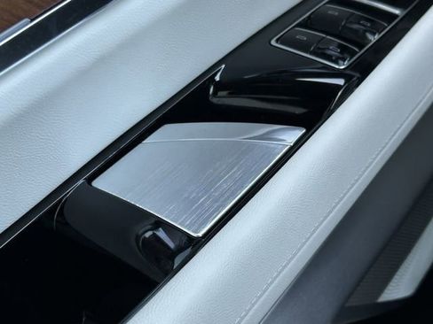 New 2026 Cadillac Vistiq Premium Luxury AWD/4WD image 24