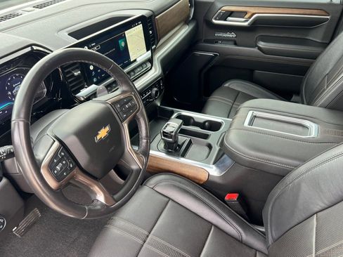 Used 2022 Chevrolet Silverado 1500 High Country w/ High Country Premium Package image 7