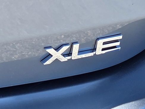 Used 2022 Toyota Highlander XLE FWD image 32