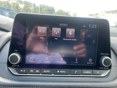 Used 2025 Nissan Rogue SV AWD/4WD image 10
