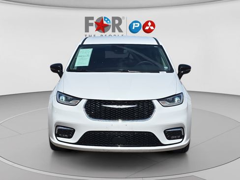 Used 2024 Chrysler Pacifica Limited FWD image 8
