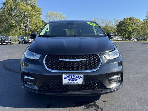 Used 2024 Chrysler Pacifica Touring-L image 23