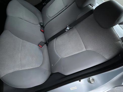 Used 2012 Hyundai Accent GLS image 20