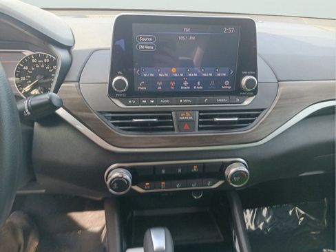 Used 2024 Nissan Altima 2.5 SV image 16