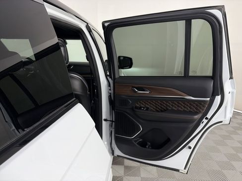 Used 2024 Jeep Grand Cherokee Summit image 28