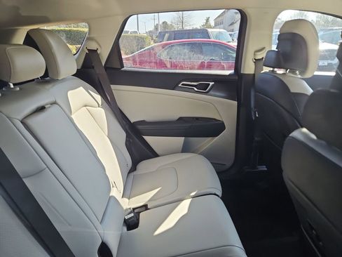 Used 2023 Kia Sportage EX image 9