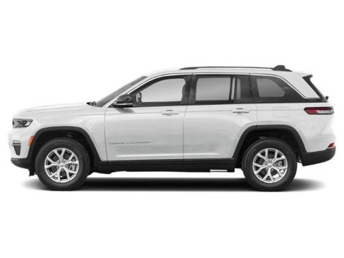 Used 2023 Jeep Grand Cherokee Altitude RWD image 3