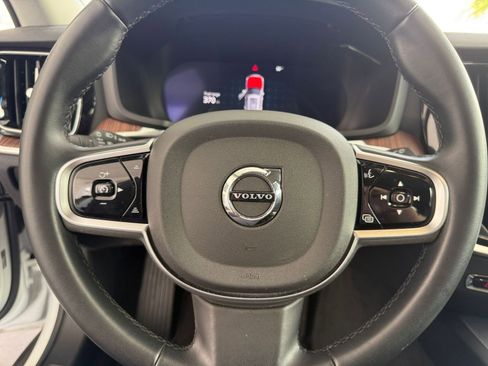Used 2025 Volvo V60 B5 Cross Country Plus image 28