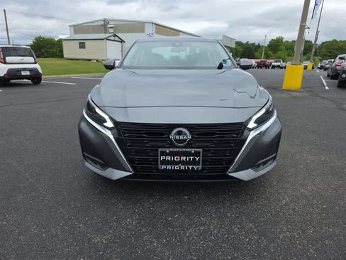 Used 2023 Nissan Altima 2.5 SV FWD image 7