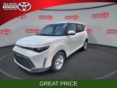 Used 2024 Kia Soul LX w/ Option Group 015 FWD image 4