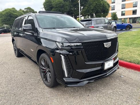 Used 2024 Cadillac Escalade ESV V w/ LPO, ONYX Package AWD/4WD image 7