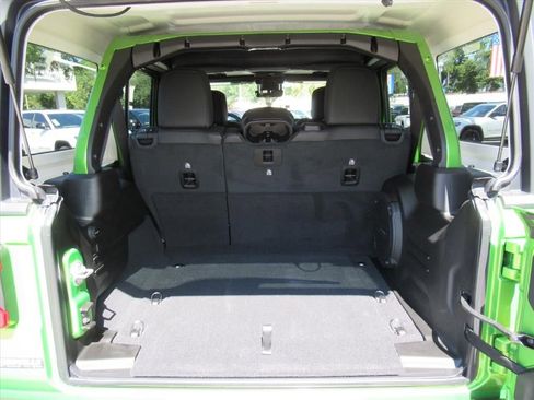 New 2025 Jeep Wrangler Unlimited Rubicon w/ Technology Group image 29