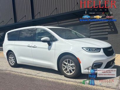 Used 2023 Chrysler Pacifica Touring-L