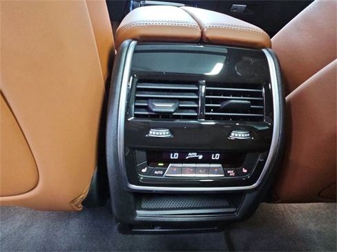 Used 2025 BMW X7 M60i image 54