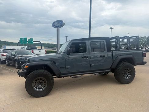 Used 2024 Jeep Gladiator Sport AWD/4WD image 6