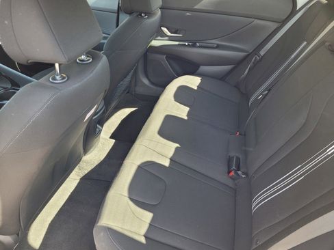 Certified 2025 Hyundai Elantra SEL FWD image 19