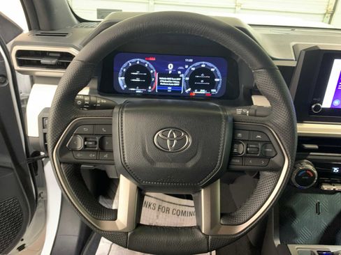 Used 2024 Toyota Tacoma TRD Sport image 9