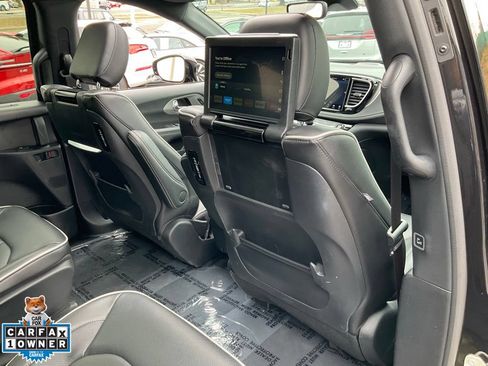 Used 2023 Chrysler Pacifica Limited w/ Uconnect Theater Family Group FWD image 64