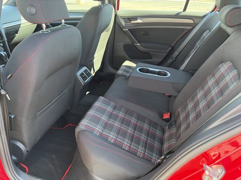 Used 2018 Volkswagen Golf 4-Door image 24