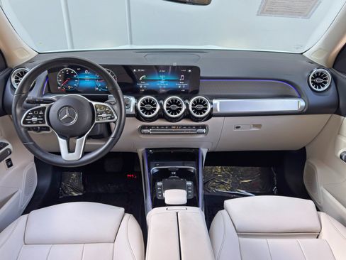 Used 2022 Mercedes-Benz GLB 250 w/ Premium Package Lite image 12
