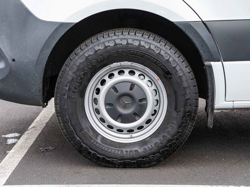 Used 2023 Mercedes-Benz Sprinter 144 Cargo image 9