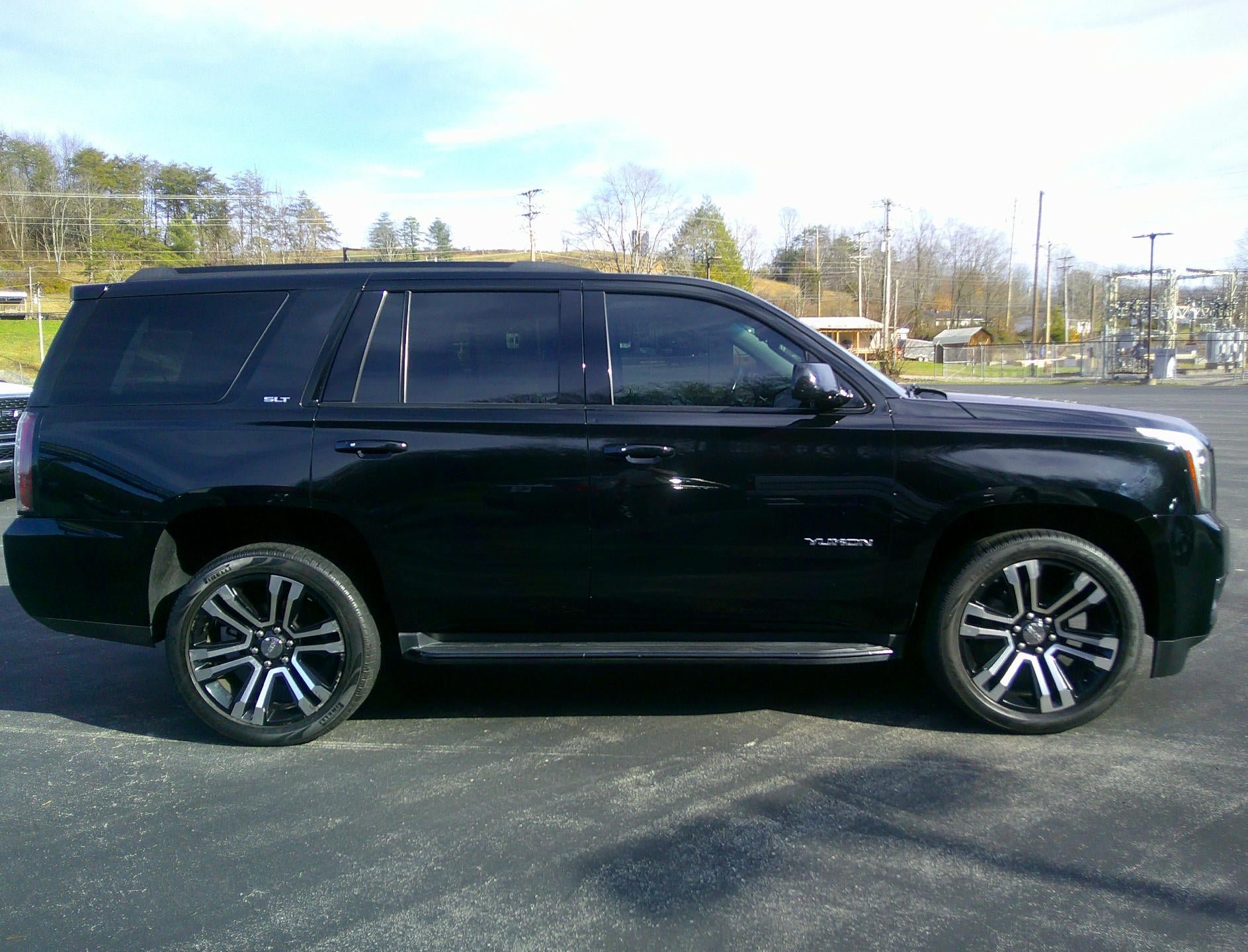 Used 2019 GMC Yukon SLT w/ Open Road Package AWD/4WD image 5
